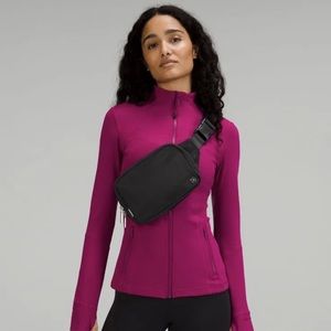 NWT Black LULULEMON EVERYWHERE BELT BAG LARGE!!